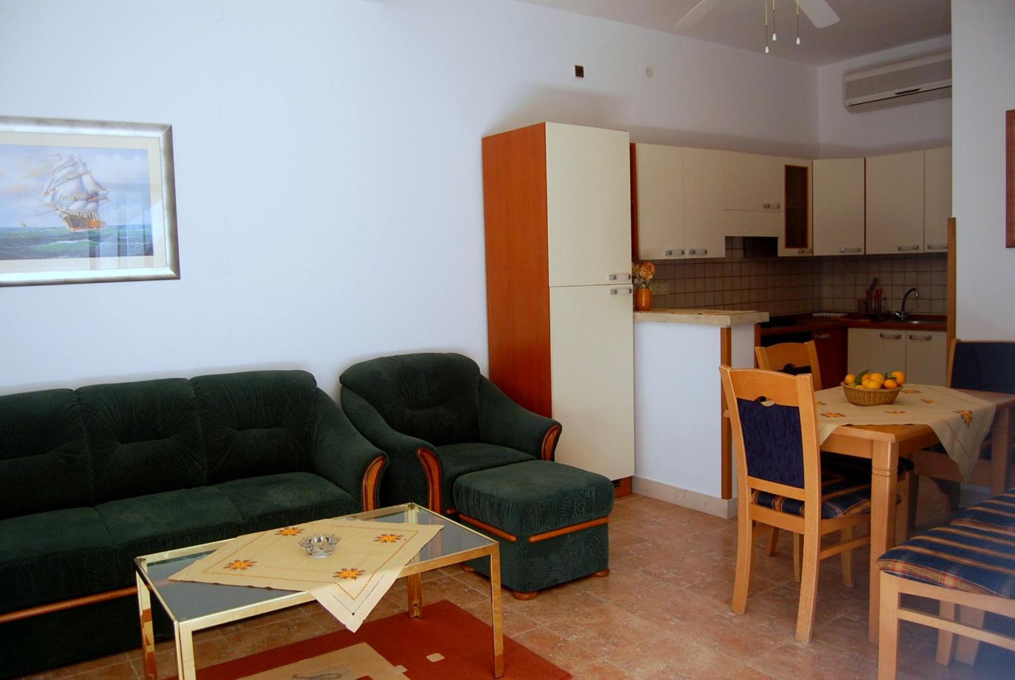 Apartments And Rooms Villa Mir Zaton  Ruang foto